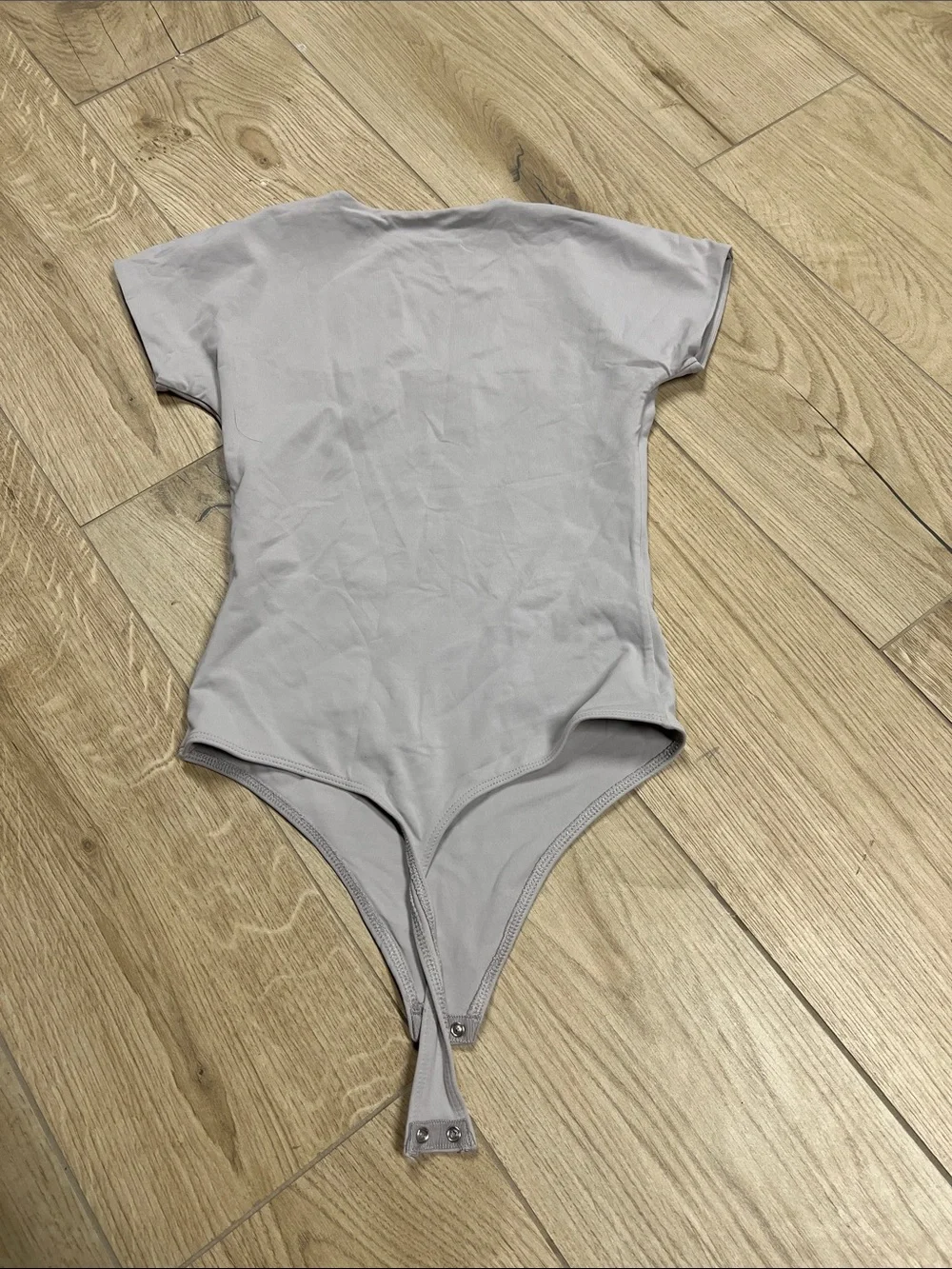 Aritzia soft grey Square Neck Short Sleeve Bodysuit - Picture 3 of 6
